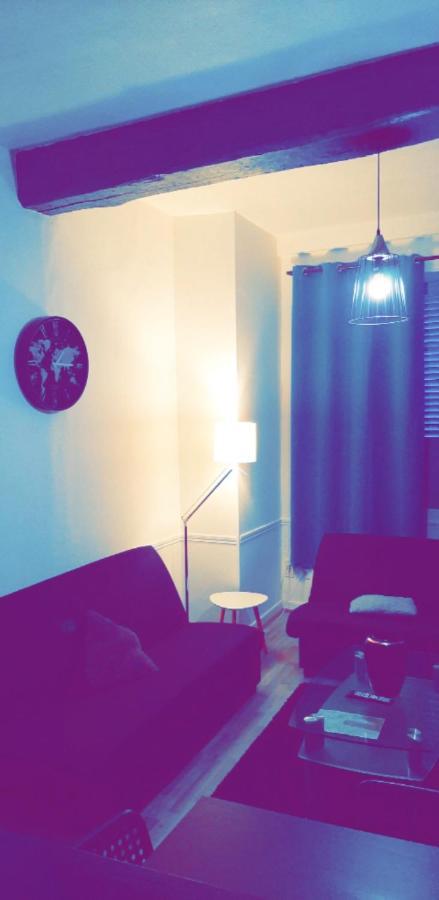 Appartement 48m2 pour 6 personnes au centre ville historique avec parking gratuit et une borne de recharge pour voiture à 10 metres Avallon Esterno foto